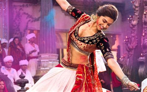  Dreamy Dance With Deepika: Bollywood Beauty Sets Bangkok A Blaze!