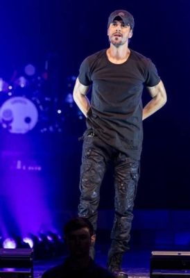  The Hola España Fiesta: Enrique Iglesias' Electrifying Reunion with Spanish Roots!